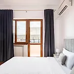 Апартаменти Downtown Victoria By Citybookings *
