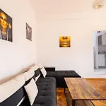 Apartment Downtown Victoria By Citybookings