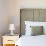Apartment Downtown Victoria By Citybookings
