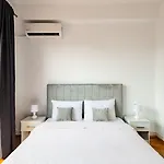 Downtown Victoria By Citybookings Апартаменти