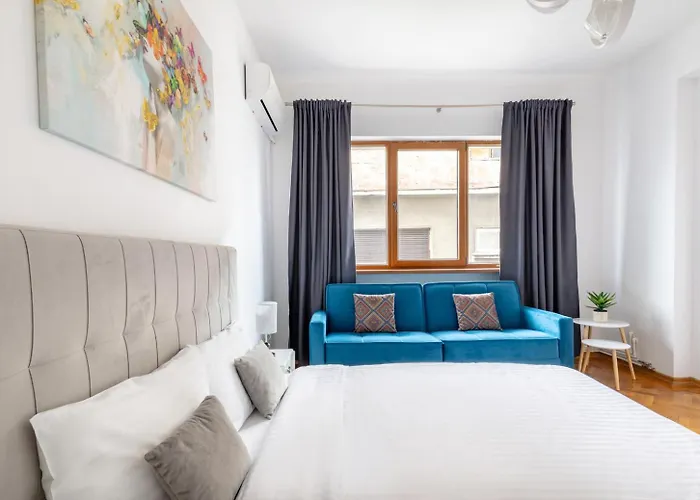 Downtown Victoria By Citybookings * Bukarest