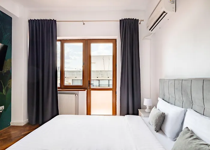 Апартаменти Downtown Victoria By Citybookings *