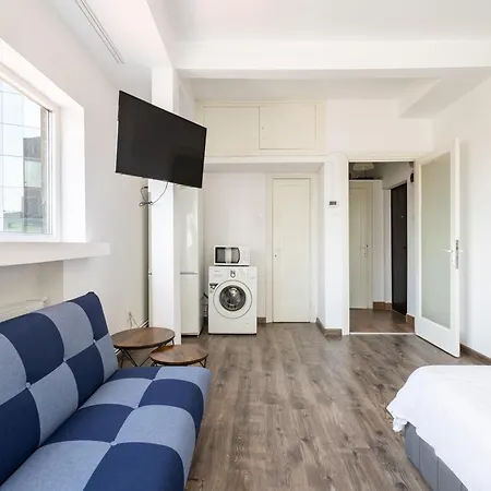 Downtown Victoria By Citybookings *