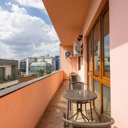 Downtown Victoria By Citybookings *